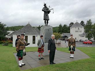 Brigadier Alastair Dorward addressing members of Clan Donnachaidh at Bruar