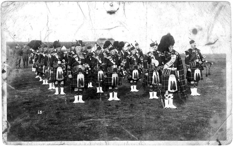 Seaforth Highlanders TA pipes & drums